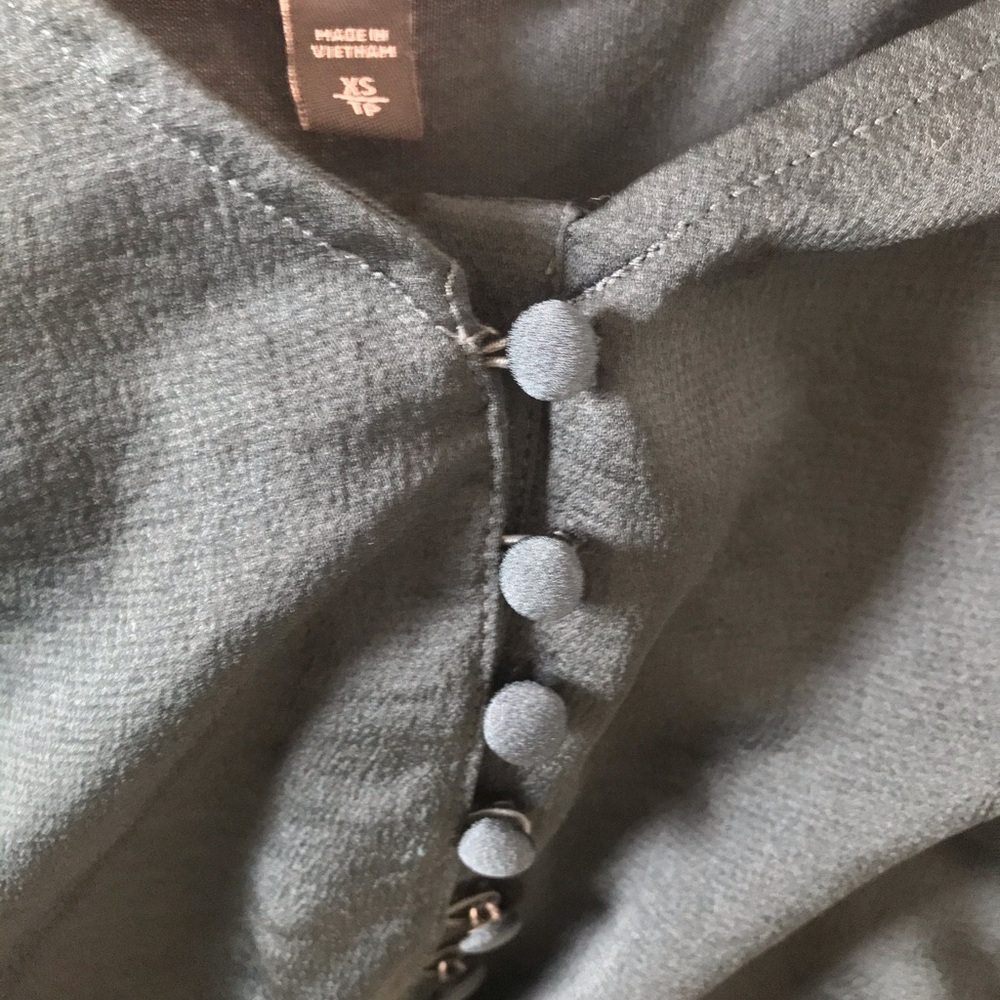 Express Button Green Tank - Picture 3 of 5